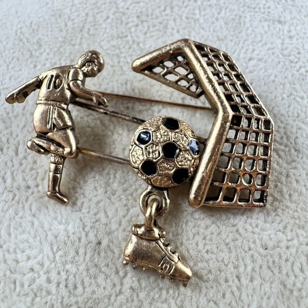 Slide pin Soccer Goal Gold-Tone Soccer Player Brooch with Ball